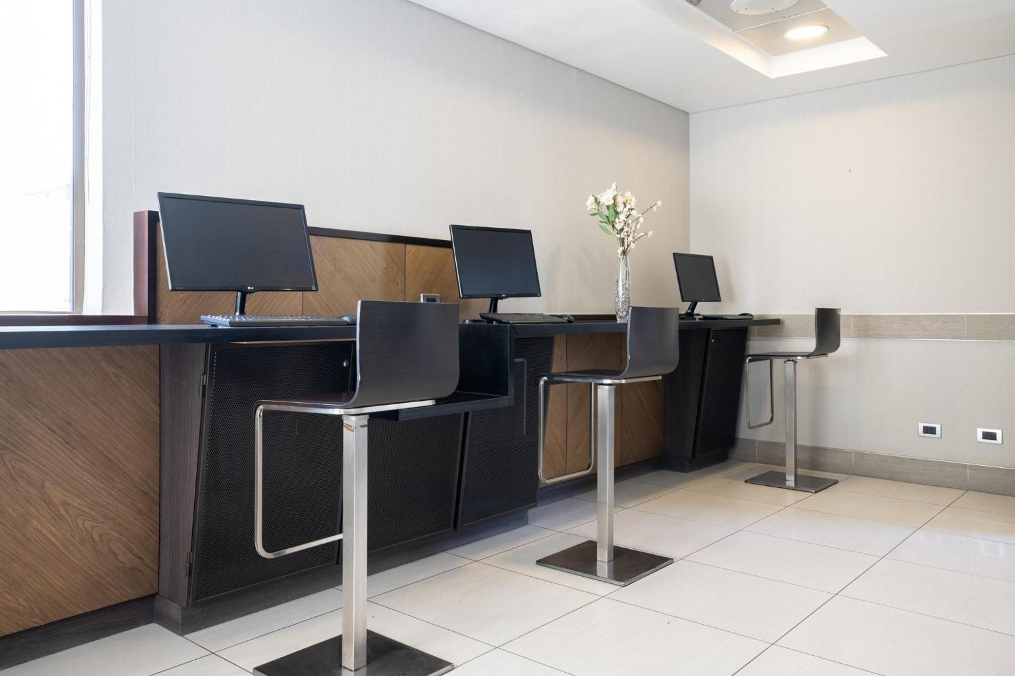 Express - By Ihg 4*