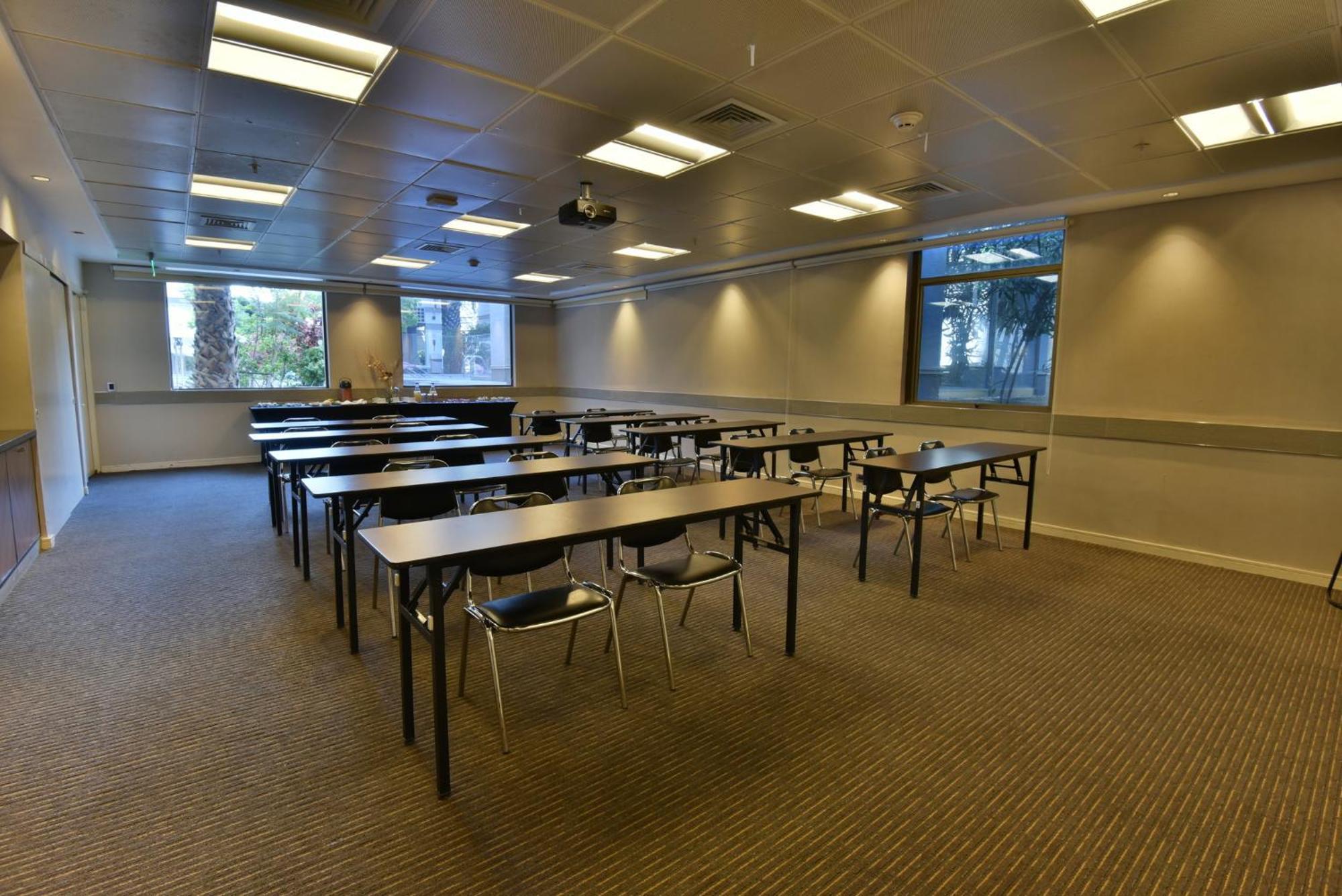 Express - By Ihg Hotel 4*